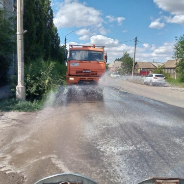 ​На прошлой неделе сотрудники МБУ "Чистый город" произвели зачистку дорог специализированной техникой