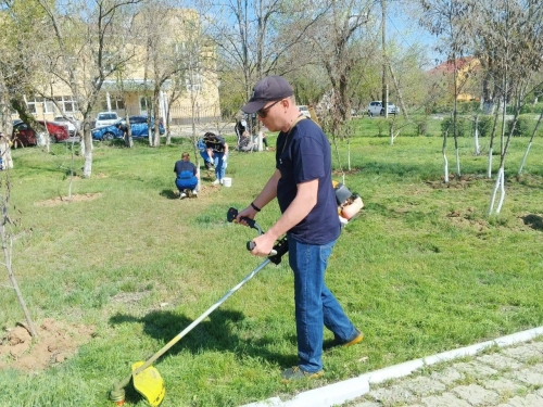 ​В Ахтубинске продолжаются ежегодные субботники