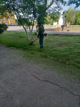 В Ахтубинске продолжается текущая работа на городских объектах