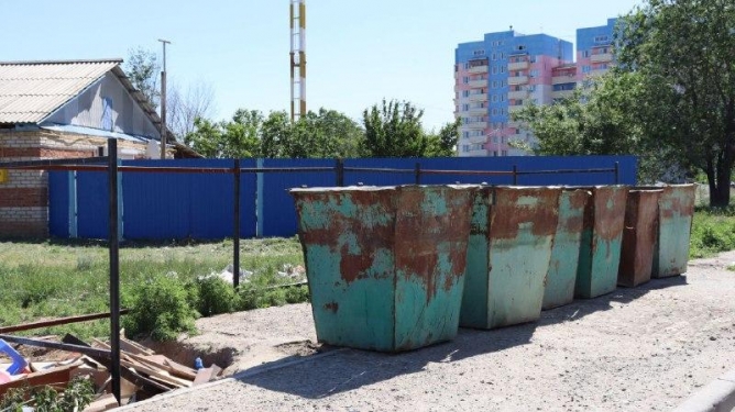 ​В Ахтубинске продолжается благоустройство контейнерных площадок