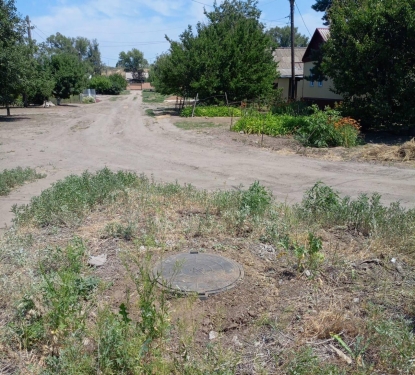 ​В Ахтубинске продолжается замена полимерных люков