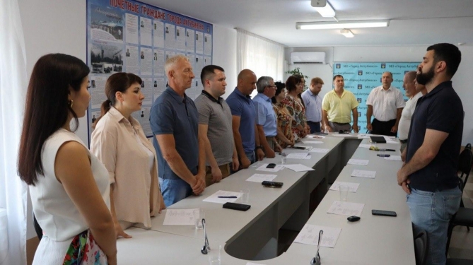 ​В конференц-зале депутатского корпуса городской администрации, состоялось четырнадцатое заседание Совета