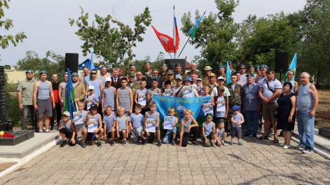 В парке «Возрождение» прошёл митинг, посвященный Дню воздушно-десантных войск.