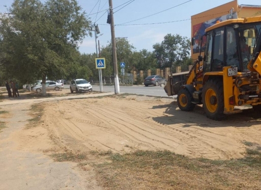 Коммунальная служба Ахтубинска ведет работу по облагораживанию города.