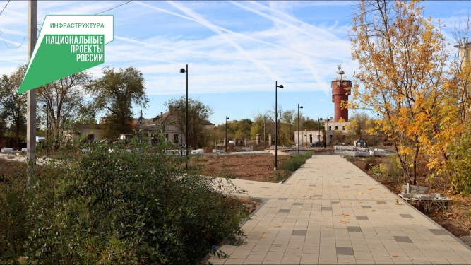 ​Работы по обустройству дорожек от водонапорной башни до детской поликлиники подходят к завершению