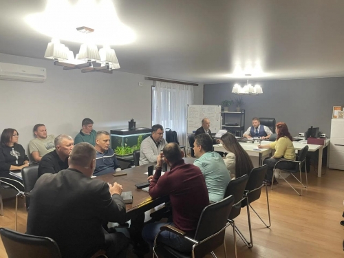 Сегодня состоялось важное совещание, посвященное проблеме засоров в городской канализационной системе