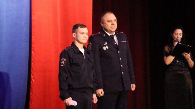​В Гарнизонном Доме Офицеров состоялся праздничный концерт, посвященный Дню сотрудника органов внутренних дел.