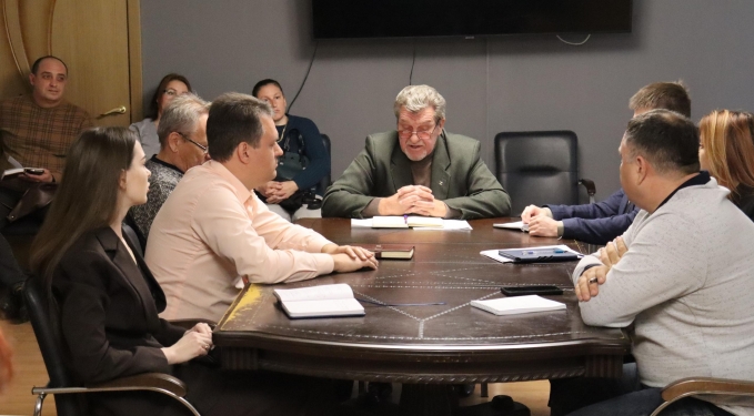 ​​В кабинете главы города состоялось совещание по вопросу трассовых канализационных забоев на территории Ахтубинска.