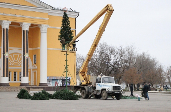 ​​В Ахтубинске продолжается подготовка к предстоящему Новому году