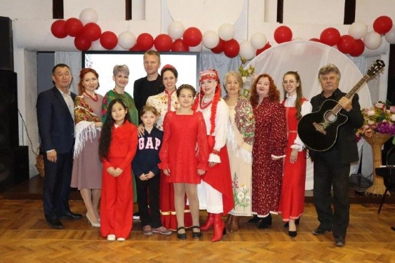 ​«Песни у самовара»: в Городском доме культуры речников состоялся уютный вечер народной музыки .