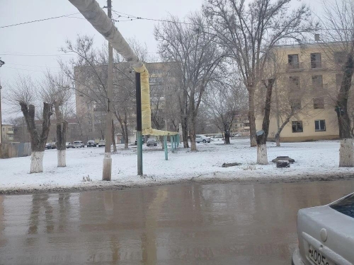 ​Сотрудники МУП ЖКХ «ТеплоСеть» продолжают комплекс мероприятий по приведению теплоизоляционных конструкций тепловых сетей в нормативное состояние.