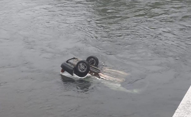 ​Ахтубинцам напоминают алгоритм действий, если машина съехала в воду