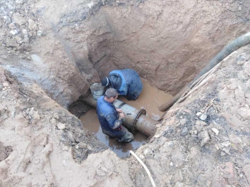 ​За текущую неделю сотрудниками  МУП «ЖКХ Ахтубинское» было ликвидировано 18 аварий в системе водоснабжения.